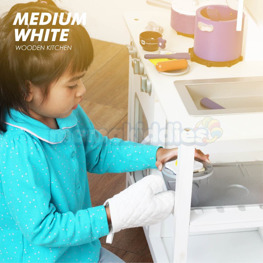 WOODEN MEDIUM KITCHEN